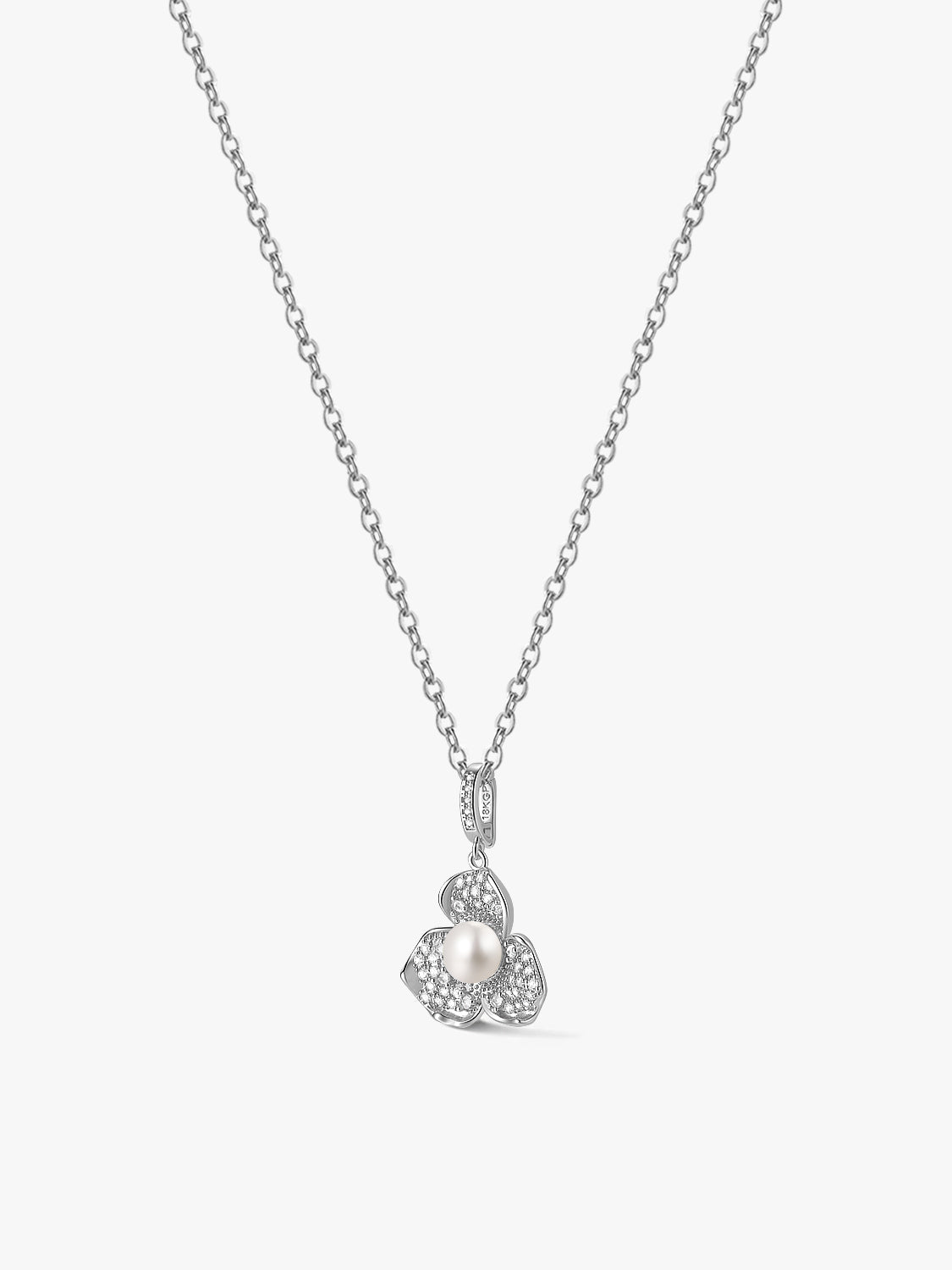 Silver Trillium Pendant Necklace