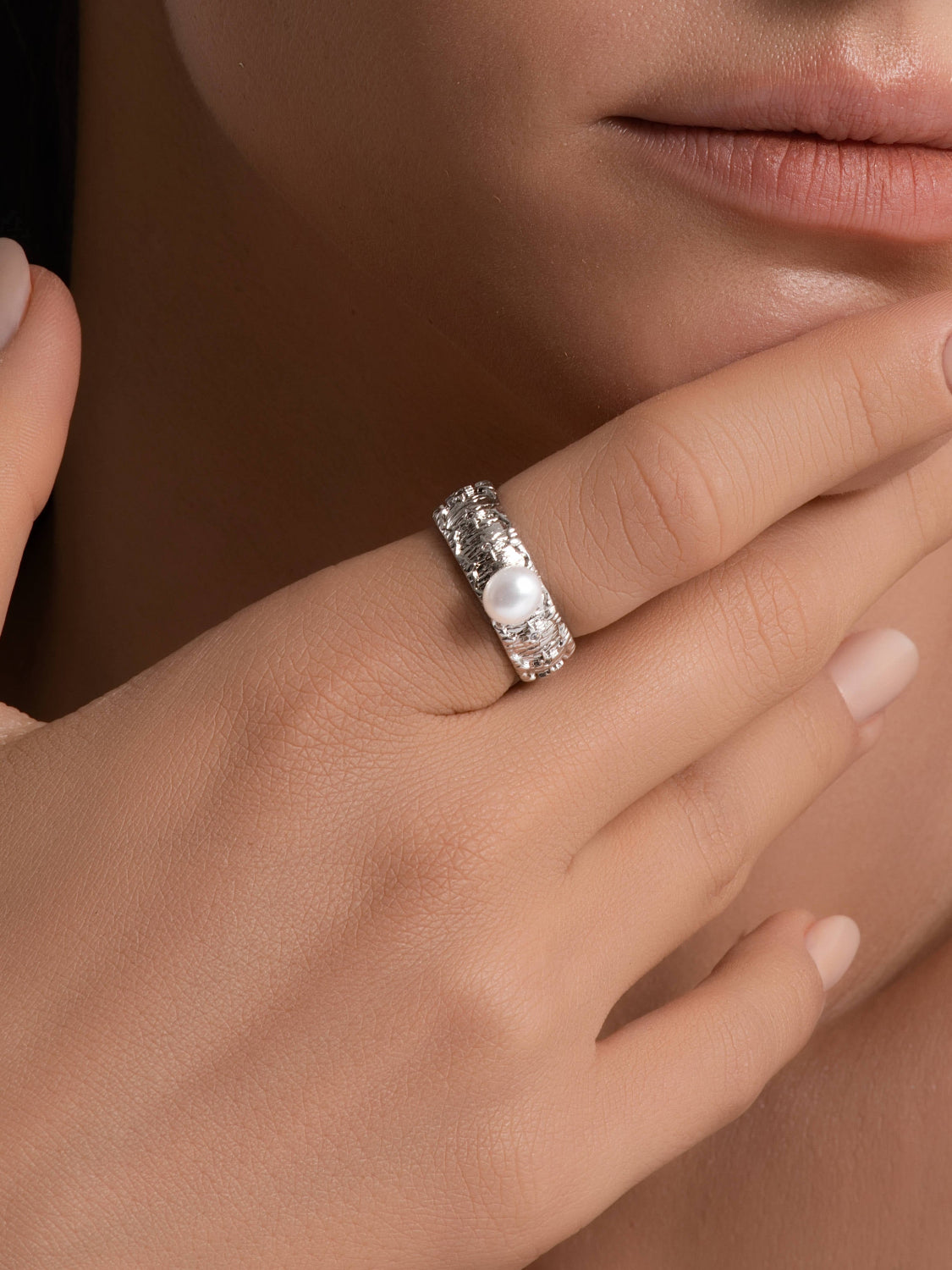 Metal Lace Cavalier Ring