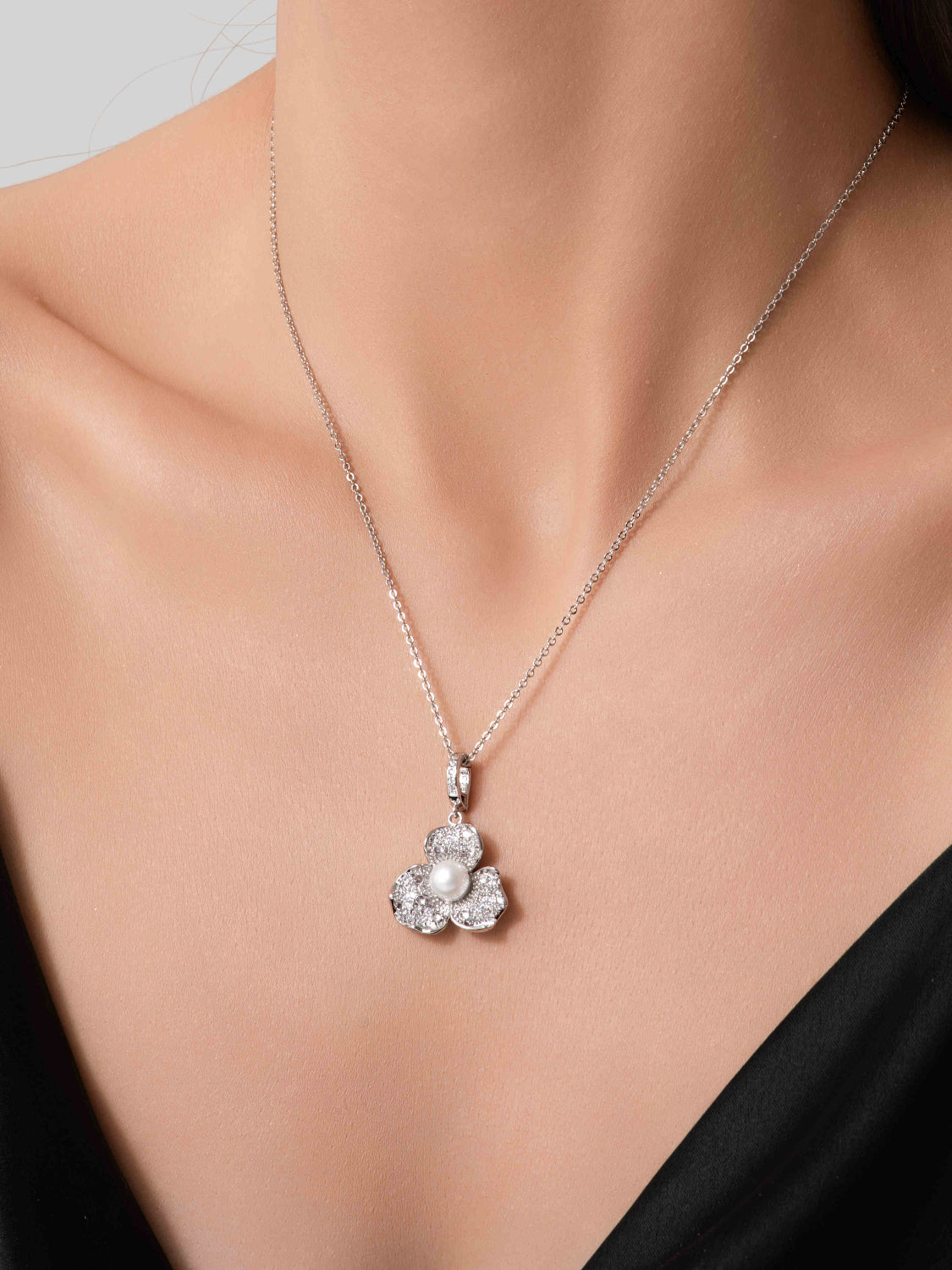 Silver Trillium Pendant Necklace